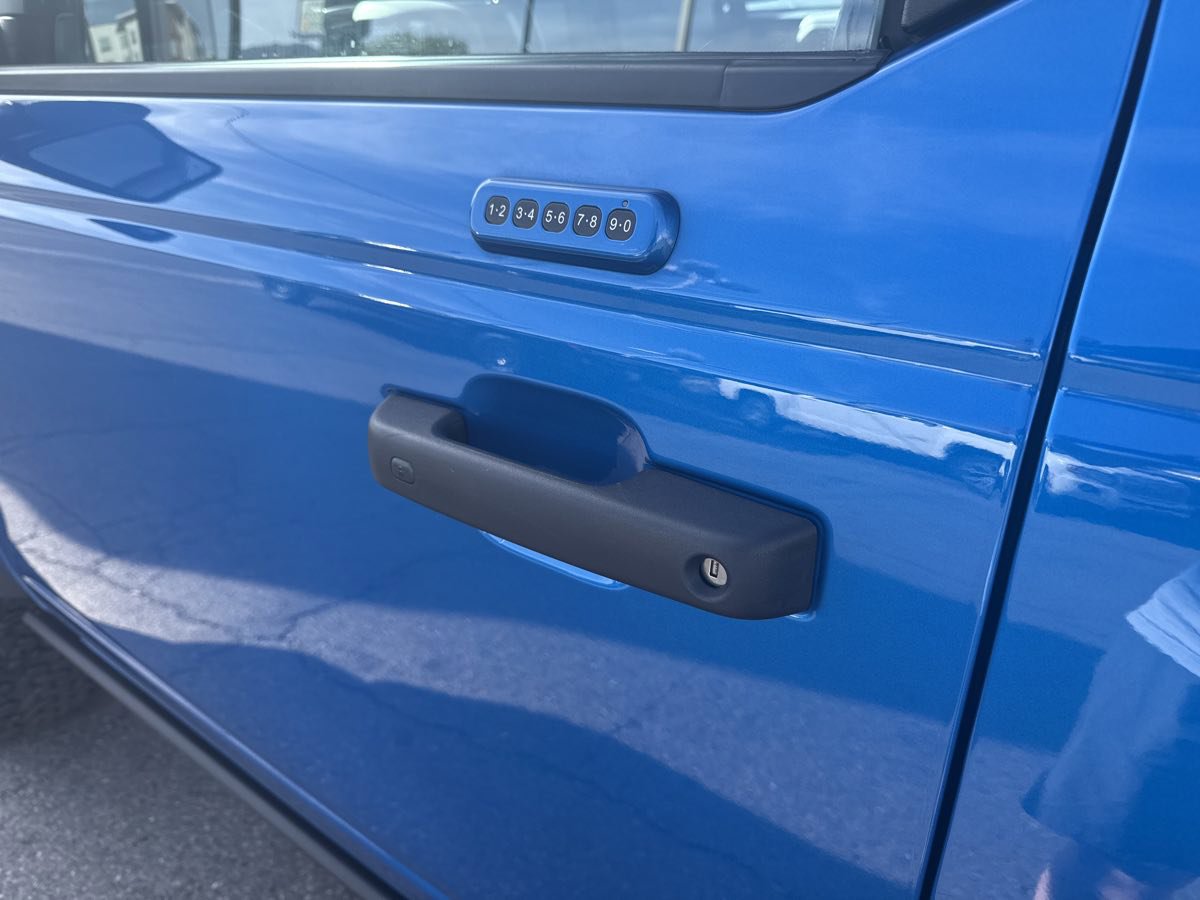 Used 2023 Ford Bronco Badlands image 11