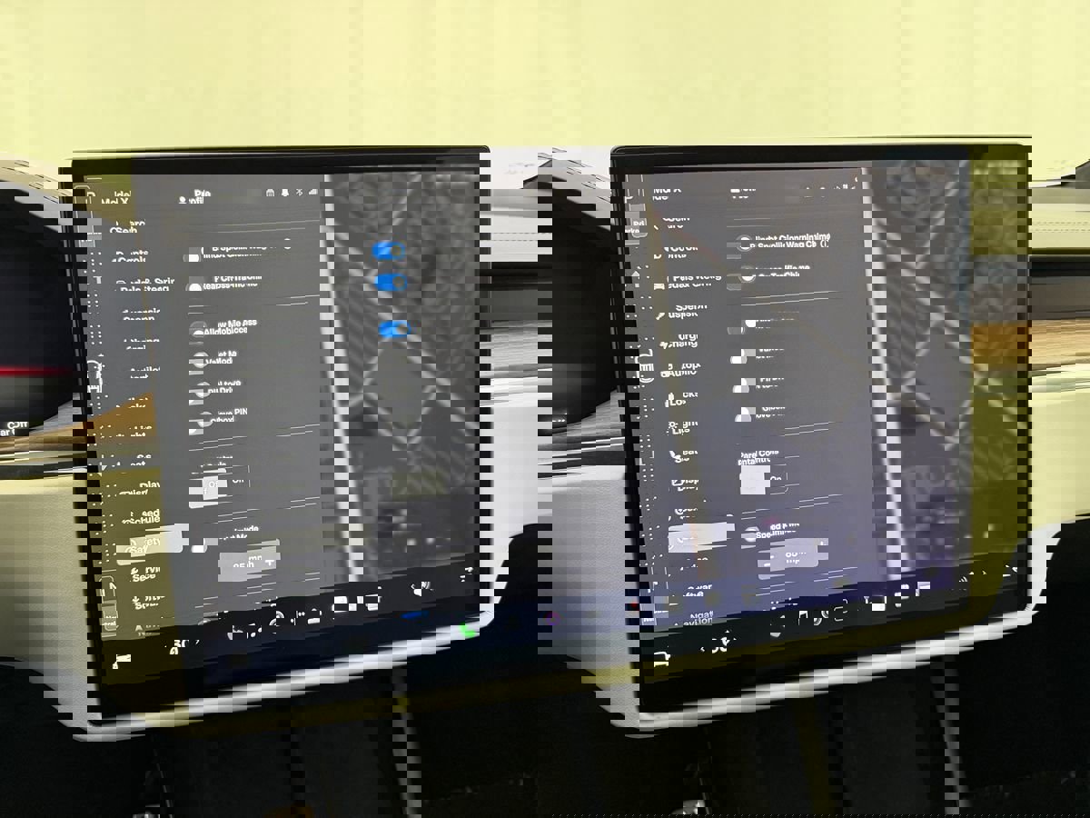 Used 2022 Tesla Model X image 15