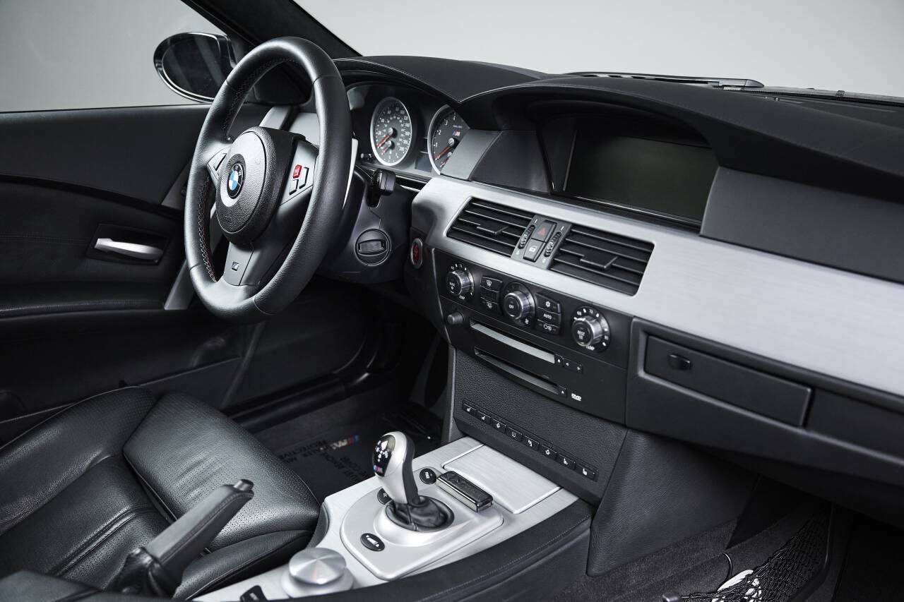 Used 2006 BMW M5 RWD image 75