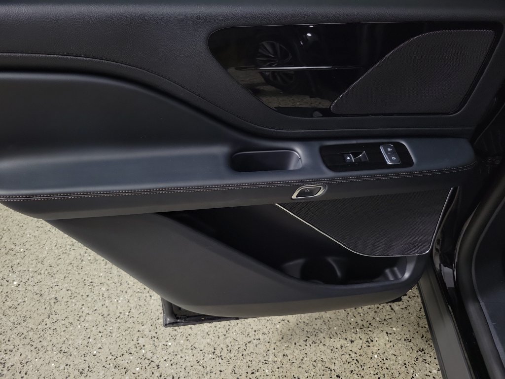 New 2026 Lincoln Aviator 2WD image 16