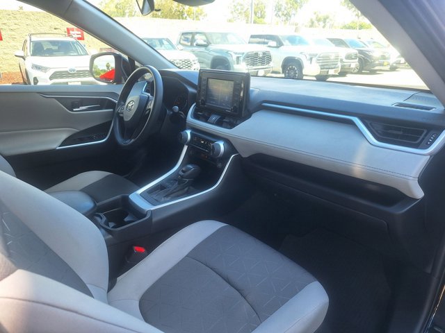 Used 2021 Toyota RAV4 XLE image 19