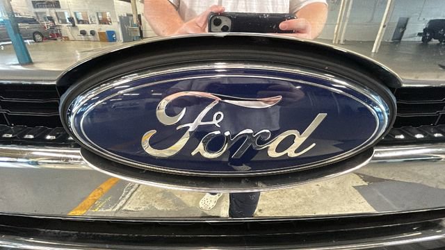 Used 2016 Ford F350 Lariat w/ Lariat Ultimate Package AWD/4WD image 9