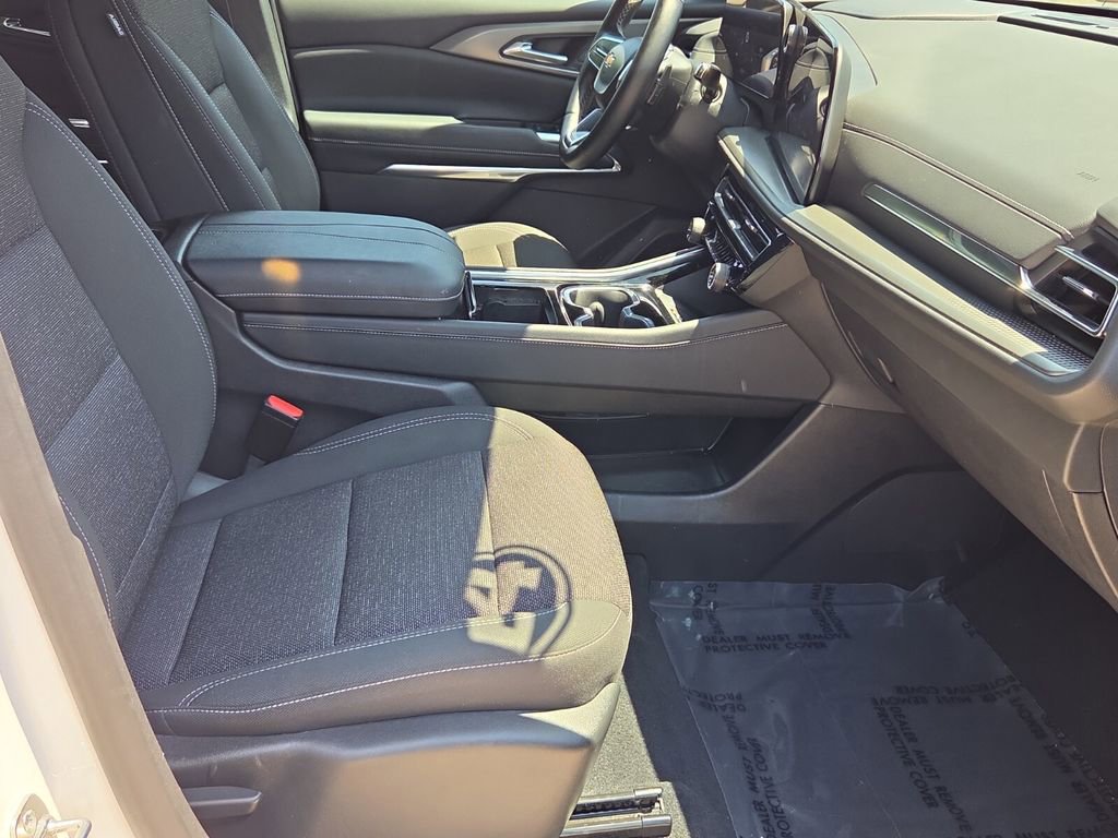 Used 2024 Chevrolet Traverse LT w/ Trailering Package FWD image 19
