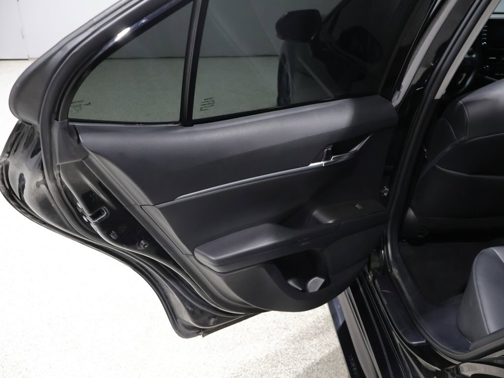 Used 2022 Toyota Camry SE w/ Carpet Mat Package (TMS) AWD/4WD image 18