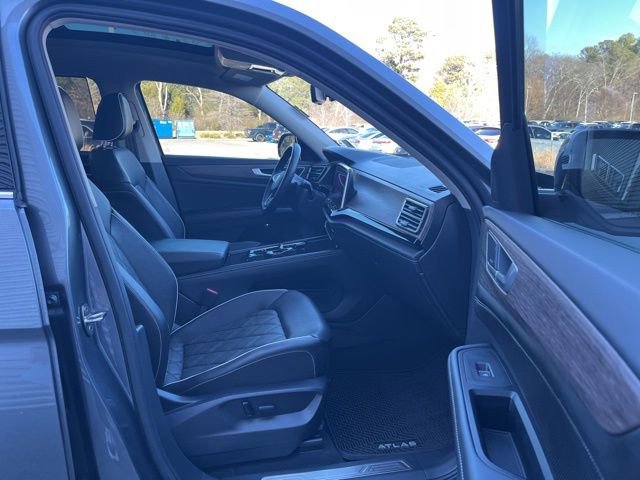 Used 2024 Volkswagen Atlas SEL Premium R-Line image 41
