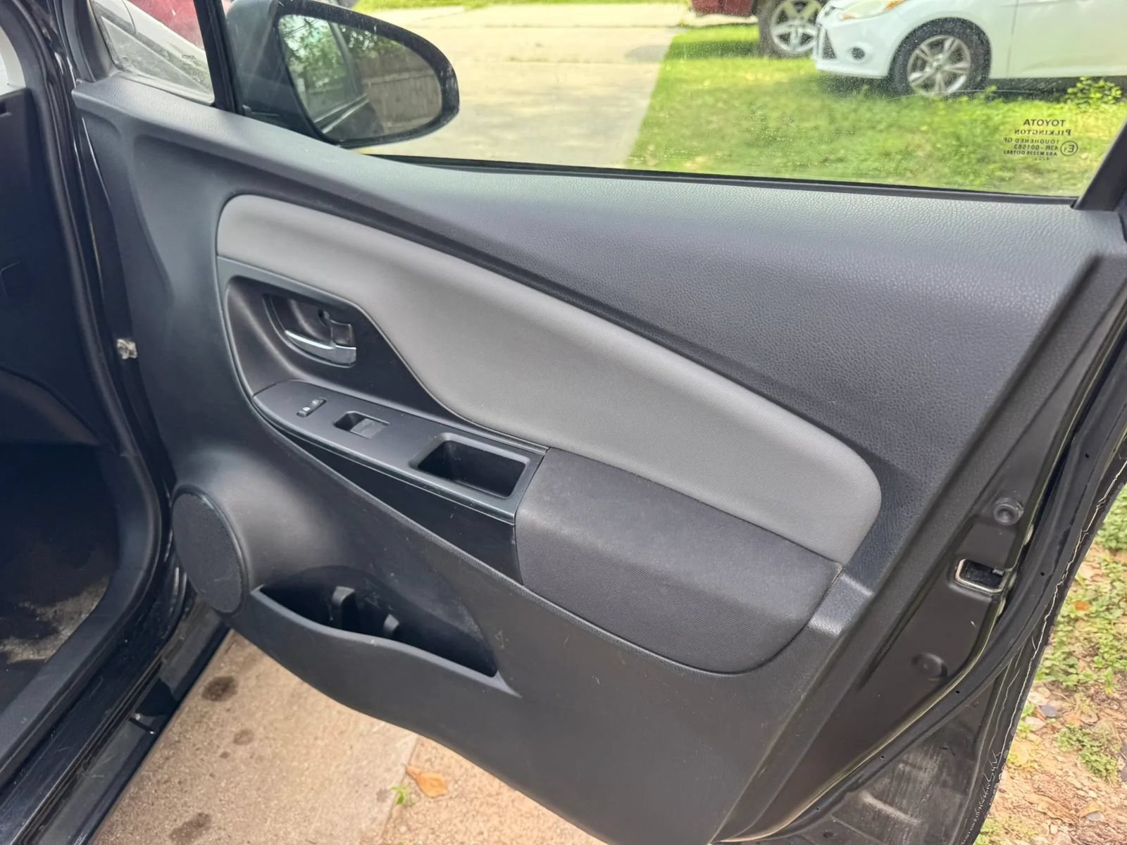 Used 2015 Toyota Yaris SE FWD image 24