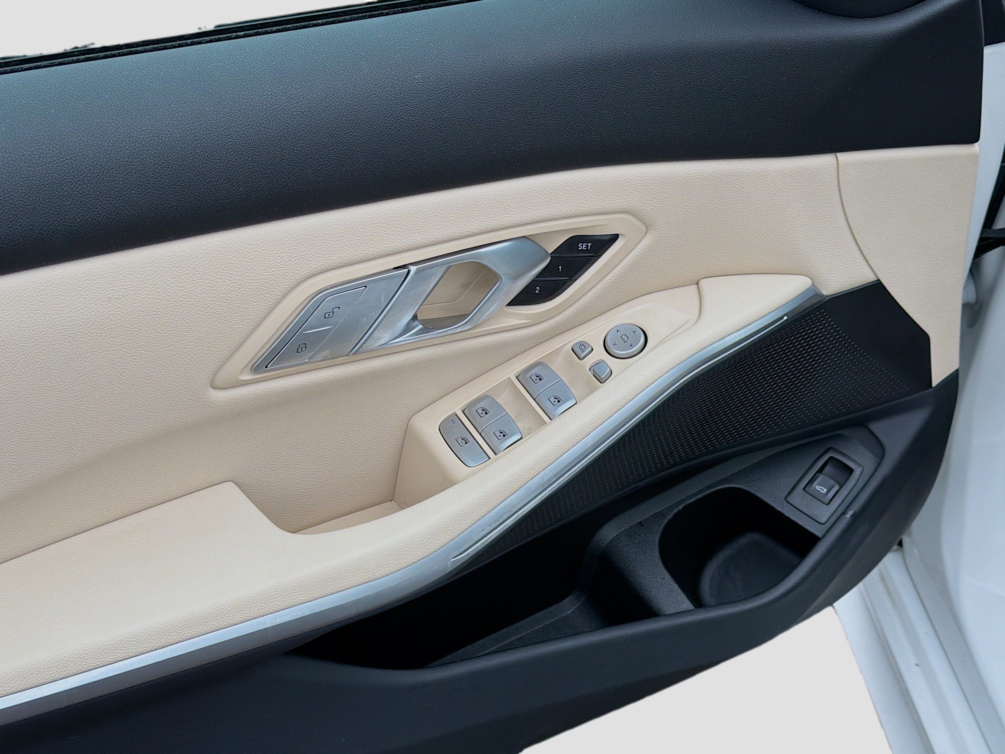 Used 2025 BMW 330i Sedan w/ Convenience Package image 23