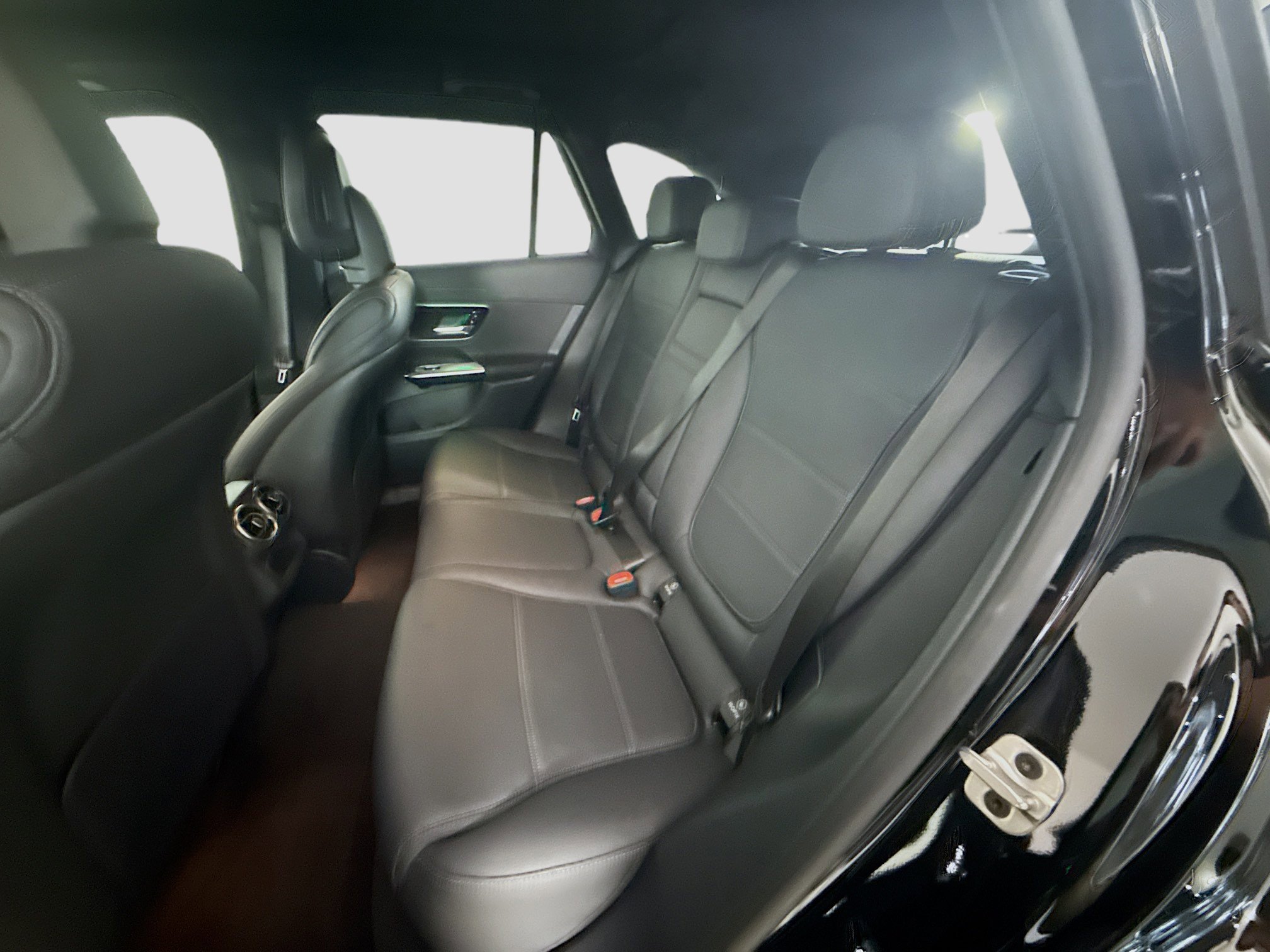 Used 2025 Mercedes-Benz GLC 300 4MATIC image 25