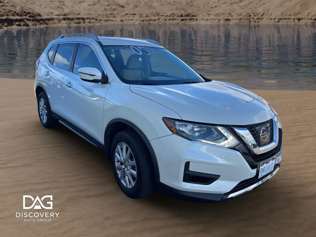 Used 2017 Nissan Rogue SV image 3