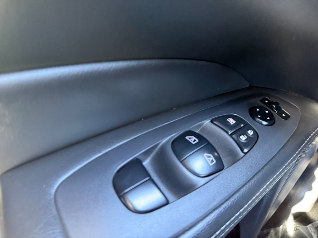 Used 2015 Nissan Pathfinder Platinum image 28