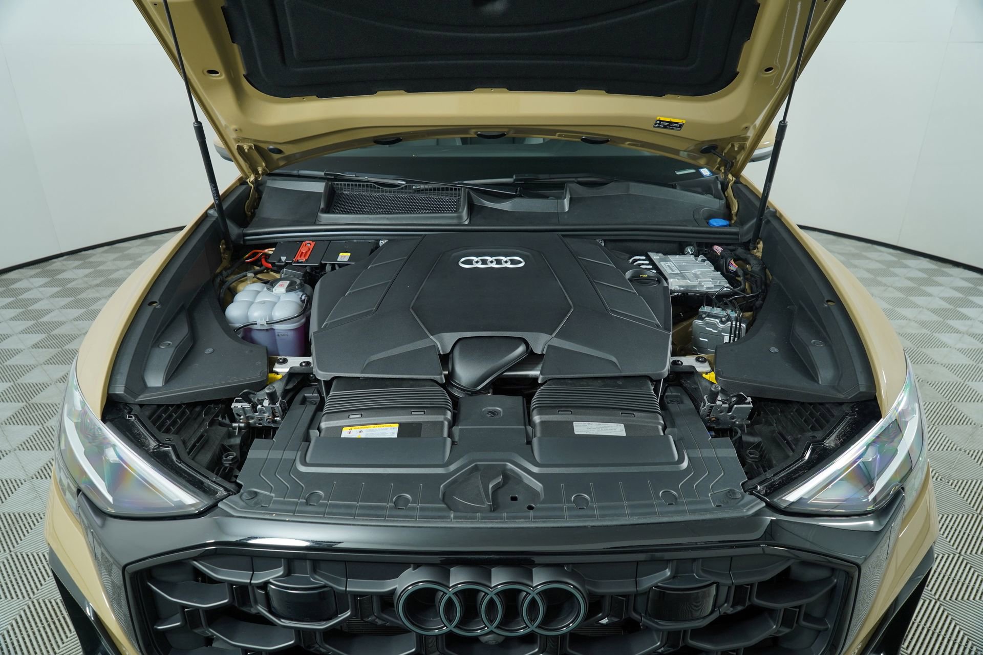 Certified 2025 Audi Q8 Premium Plus w/ Premium Plus Package AWD/4WD image 51