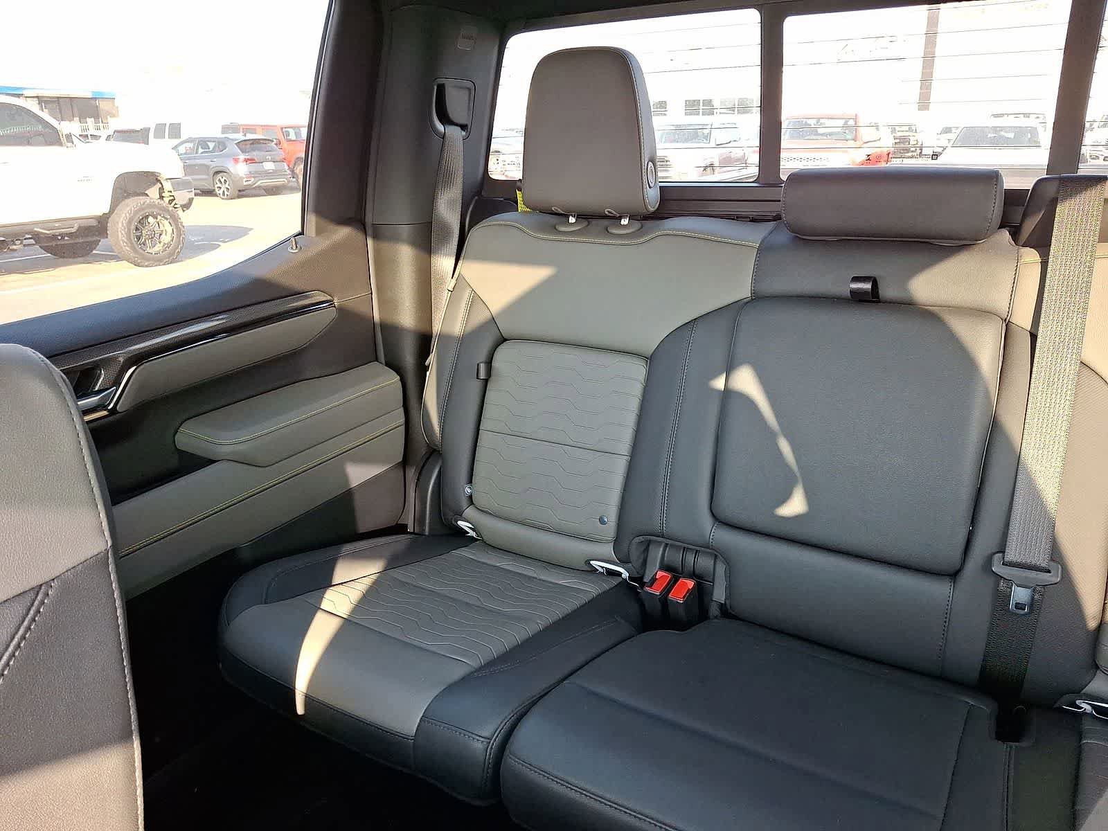 Used 2025 Chevrolet Silverado 1500 ZR2 w/ Technology Package image 13