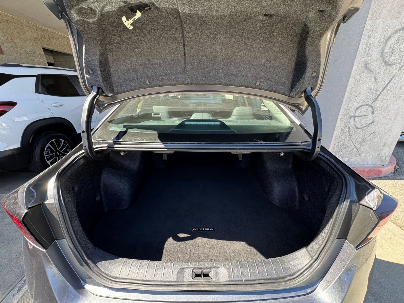 Used 2025 Nissan Altima 2.5 SV image 32