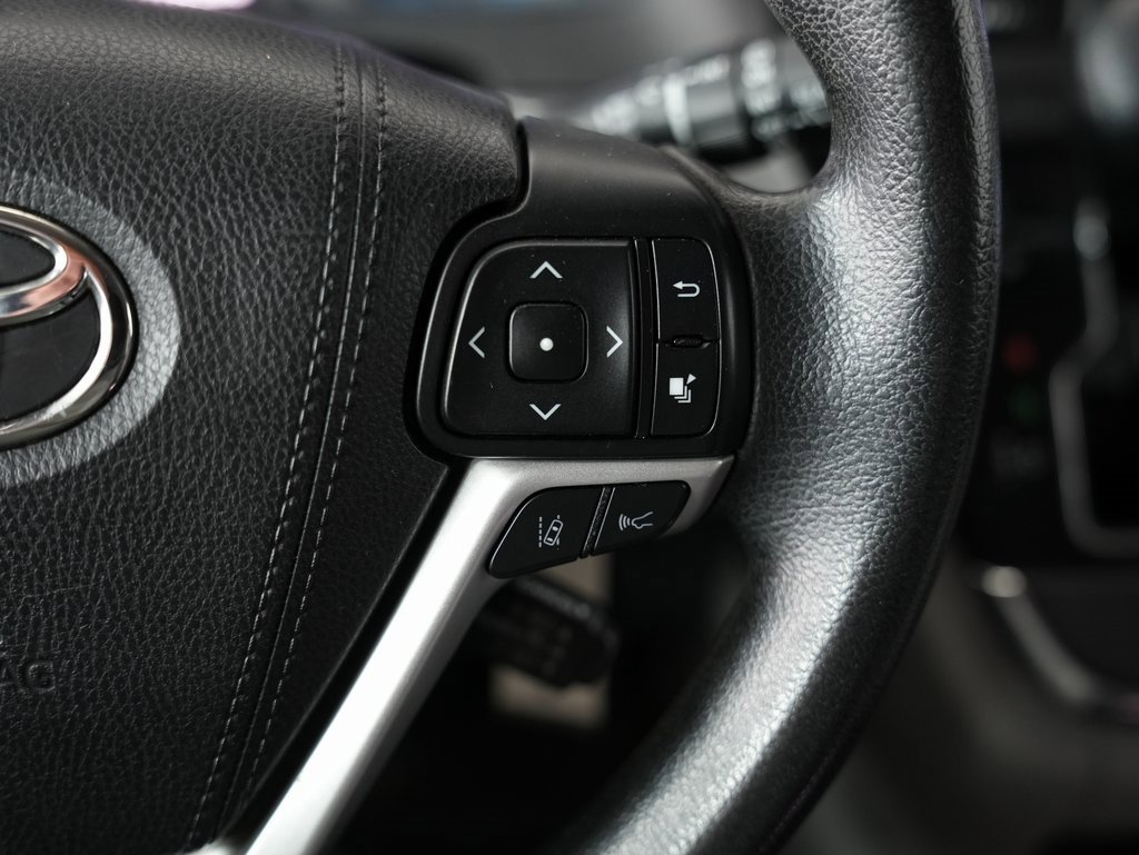 Used 2018 Toyota Sienna LE image 13