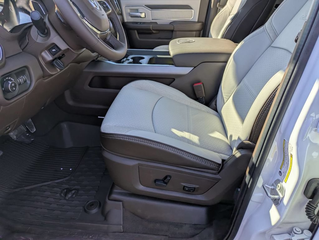 New 2026 RAM 2500 Laramie AWD/4WD image 13