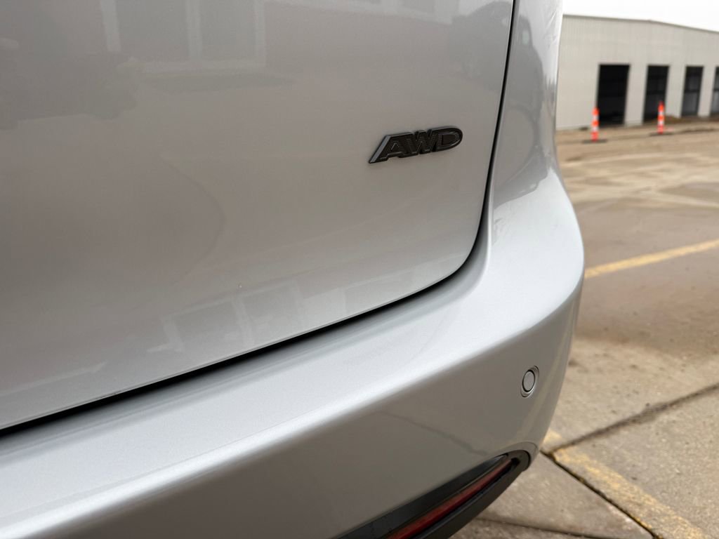 New 2026 Chrysler Pacifica Select w/ S Appearance Package AWD/4WD image 11