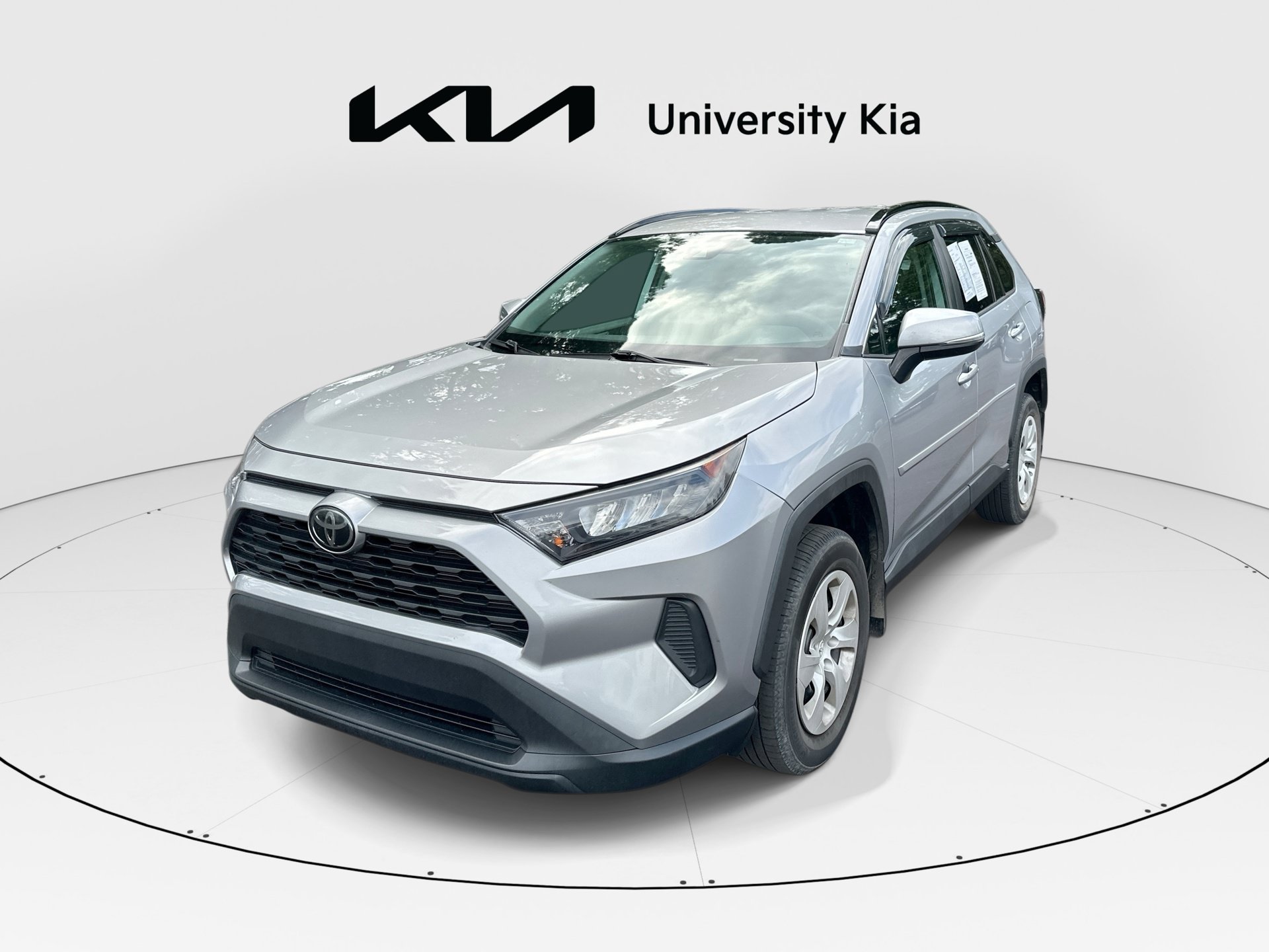 Used 2019 Toyota RAV4 LE FWD image 4