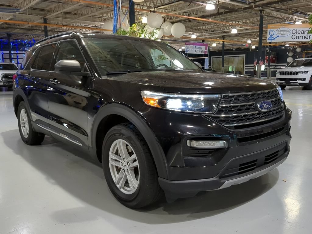 Used 2023 Ford Explorer XLT w/ Equipment Group 202A AWD/4WD image 5