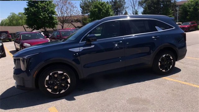 New 2025 Kia Sorento S w/ Panoramic Sunroof Package image 7