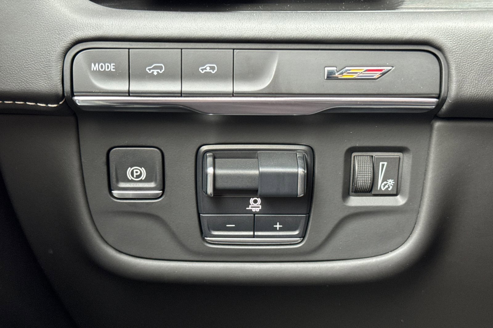 Certified 2024 Cadillac Escalade V w/ Heavy-Duty Trailer Package image 43