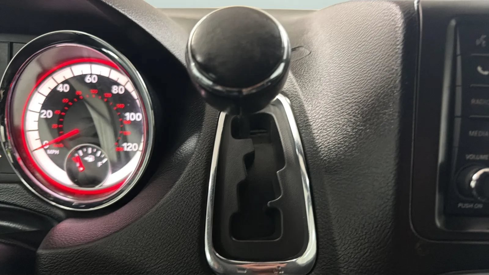 Used 2018 Dodge Grand Caravan SXT FWD image 12