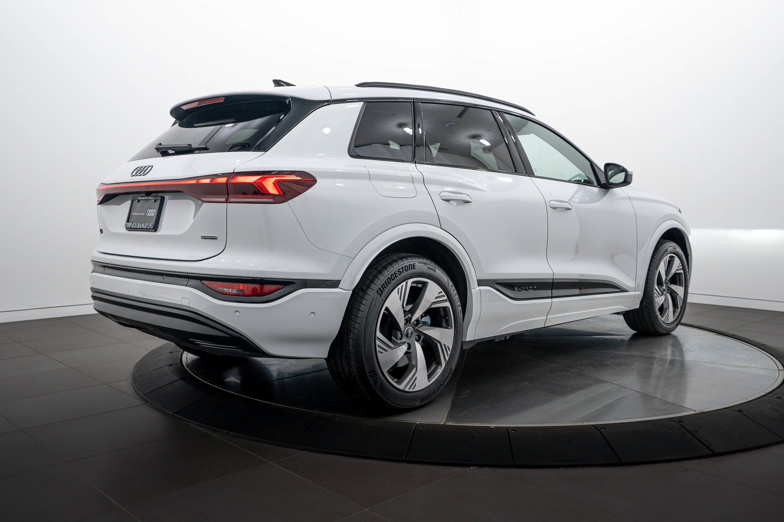 Certified 2025 Audi Q6 e-tron Premium Plus w/ Premium Plus AWD/4WD image 4