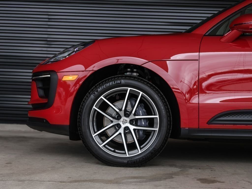 Certified 2025 Porsche Macan image 11