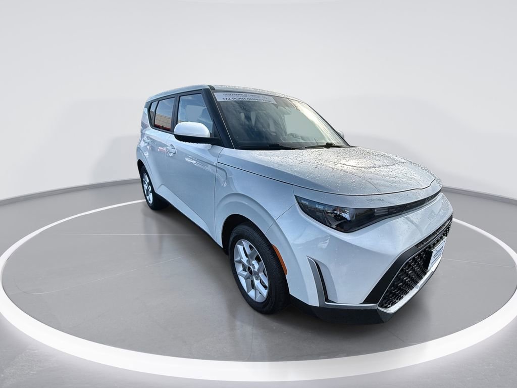 Used 2025 Kia Soul LX w/ LX Technology Package FWD image 2