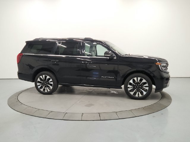 Used 2025 Ford Expedition Platinum w/ Driver's Package AWD/4WD image 9