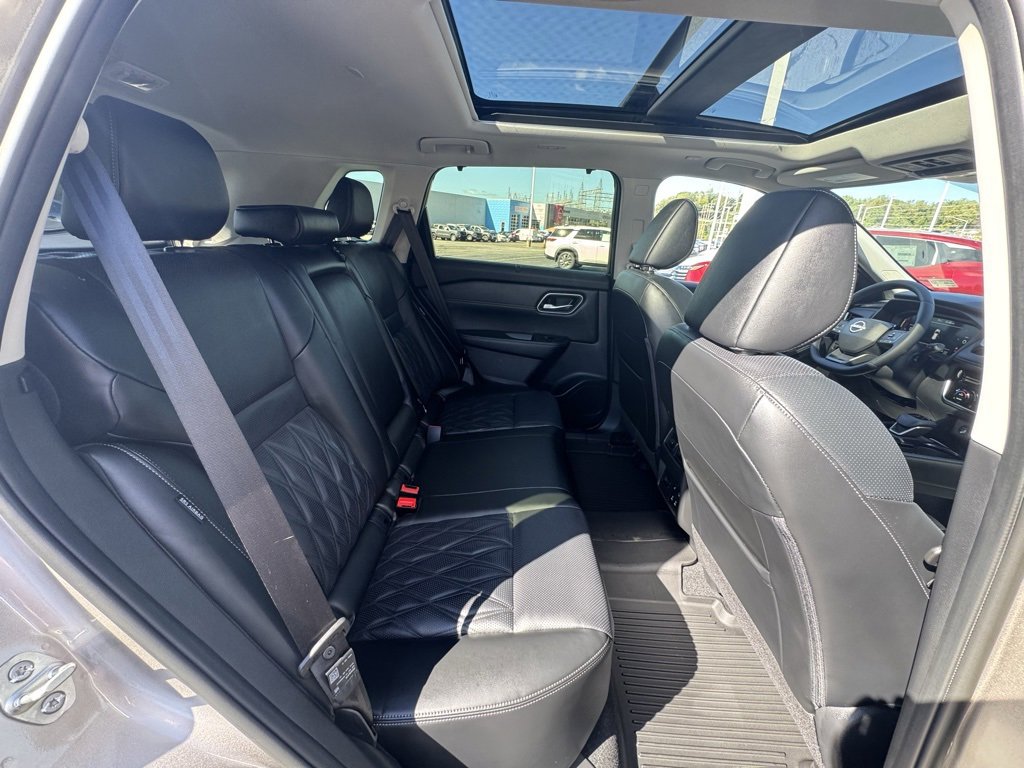 New 2026 Nissan Rogue Platinum image 11