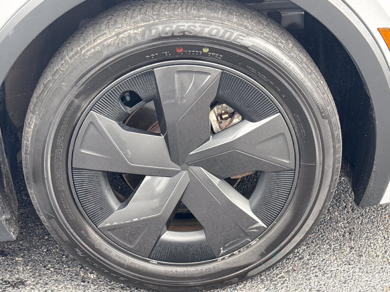 Used 2025 Toyota Prius LE FWD image 9