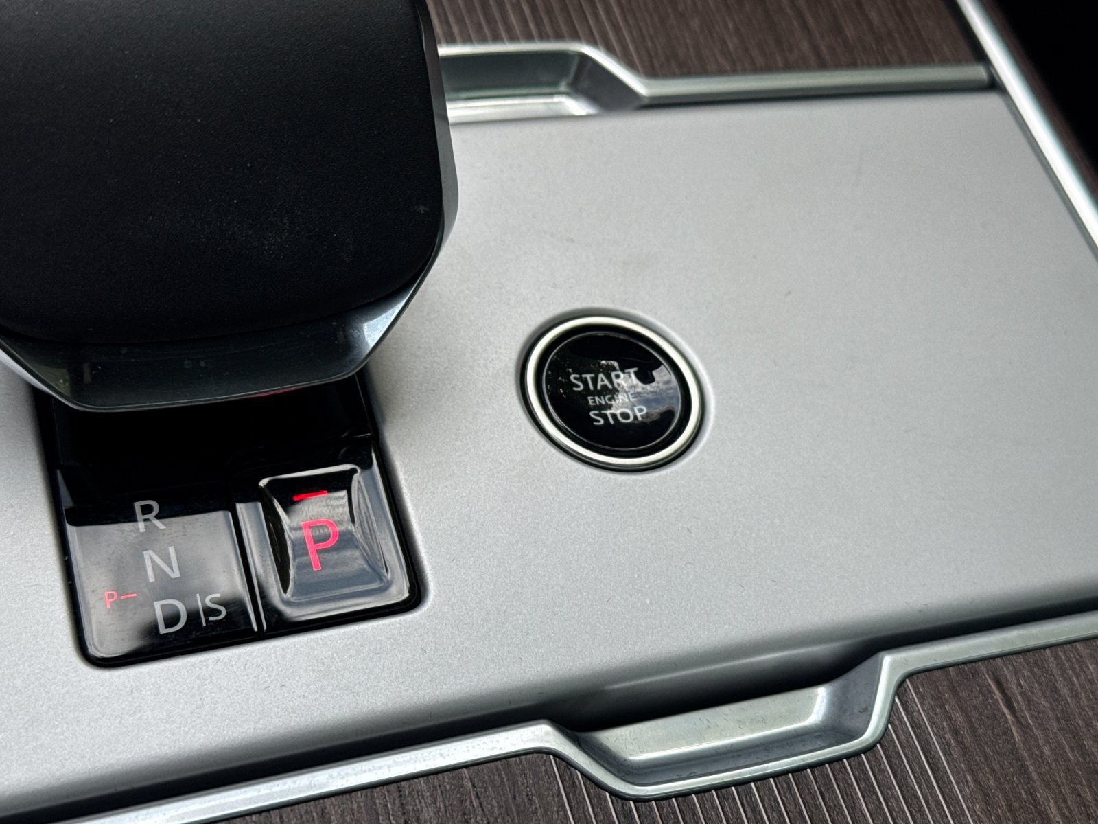 Used 2025 Land Rover Range Rover Autobiography AWD/4WD image 23