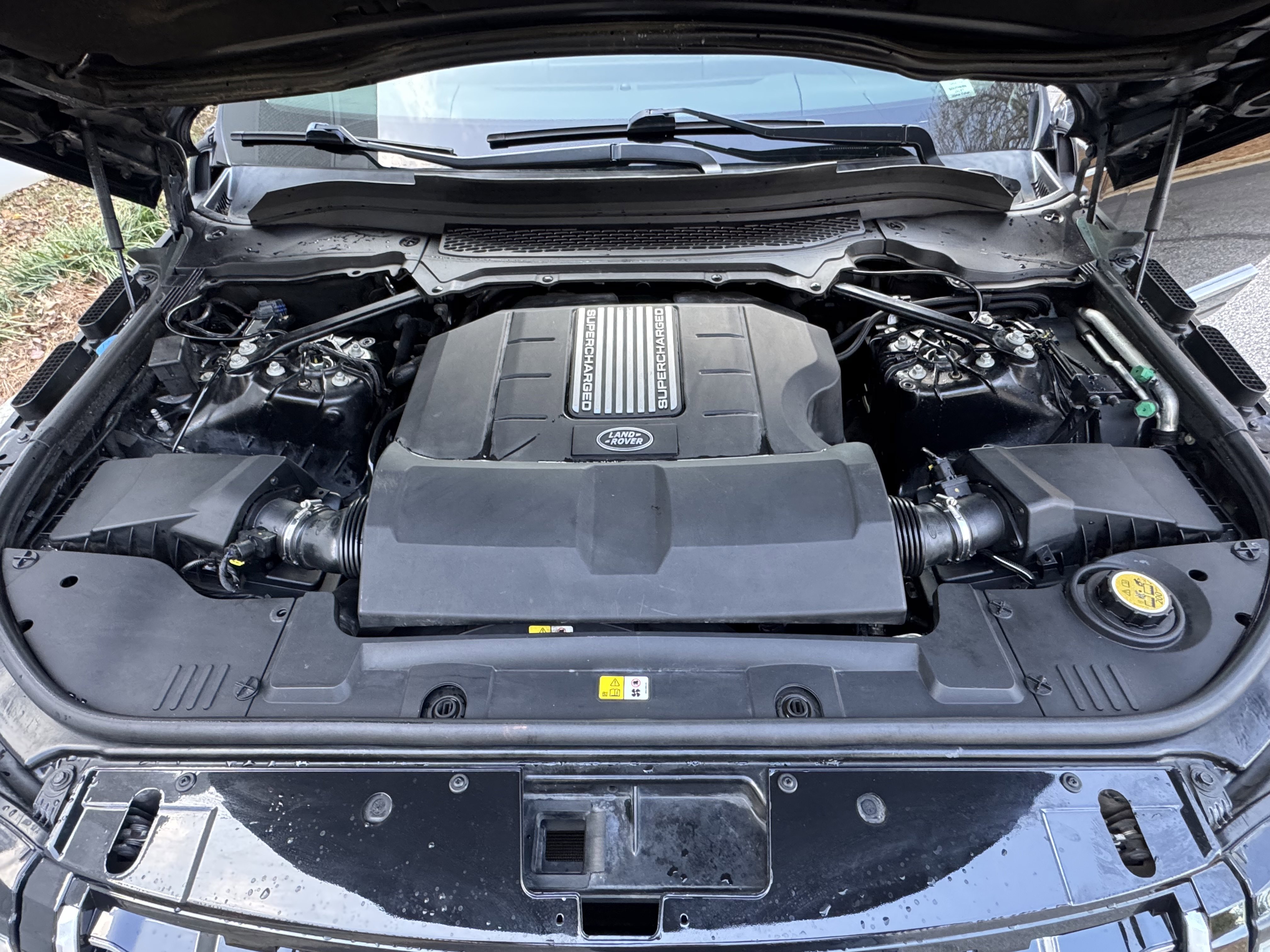 Used 2015 Land Rover Range Rover HSE image 12