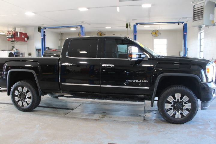 Used 2019 GMC Sierra 2500 Denali w/ LPO, Protection Package AWD/4WD image 11