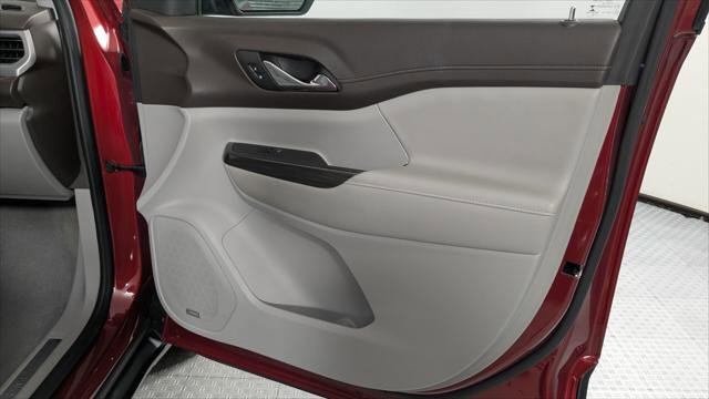 Used 2023 GMC Acadia SLT image 24