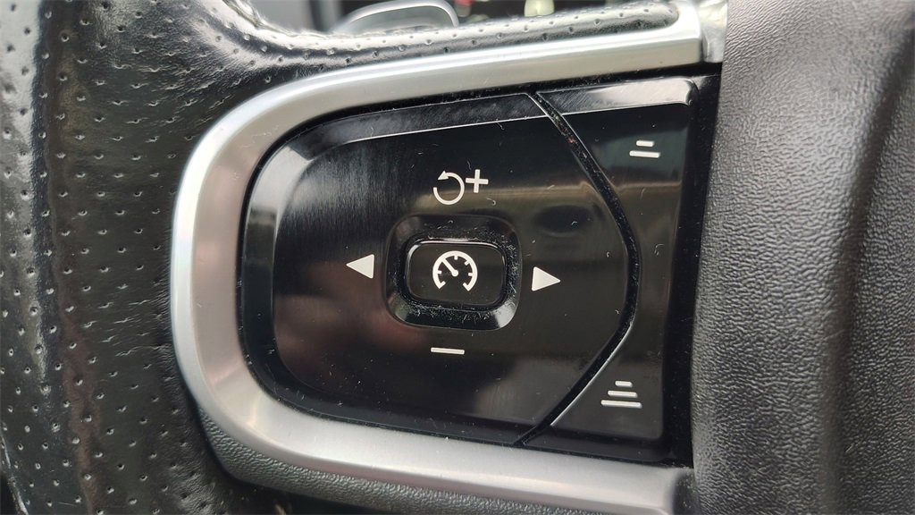 Used 2018 Volvo XC90 T6 R-Design w/ Convenience Package image 15