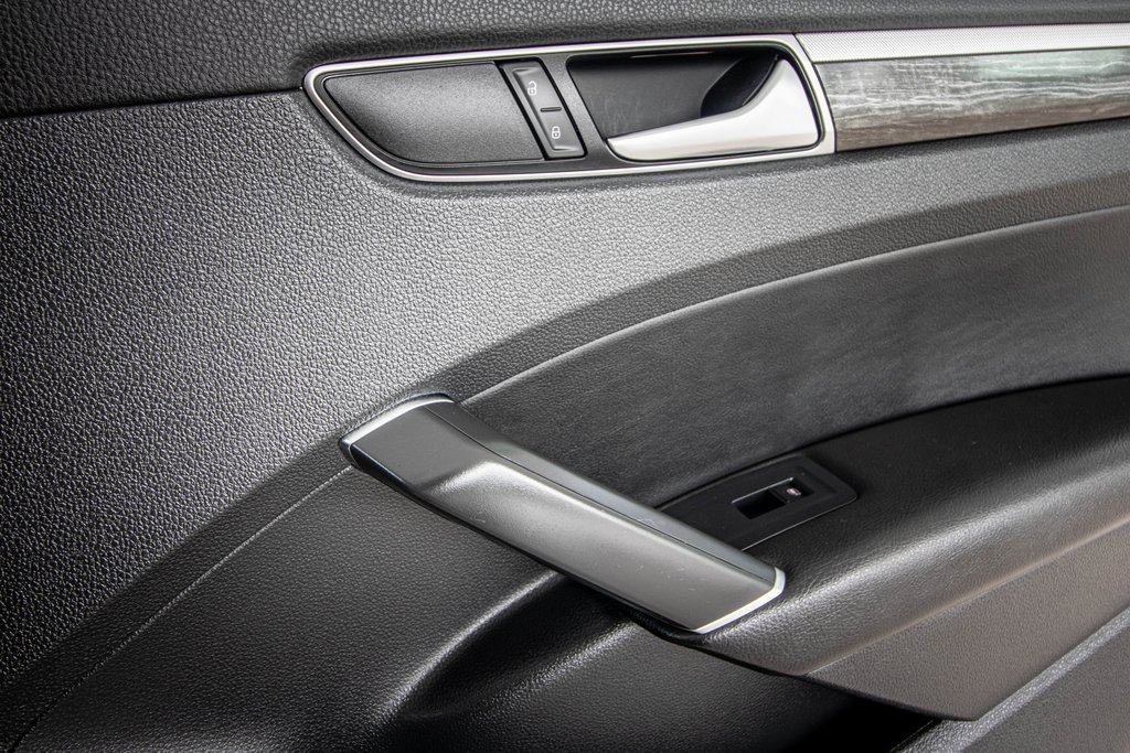 Used 2018 Volkswagen Passat 2.0T SE image 41