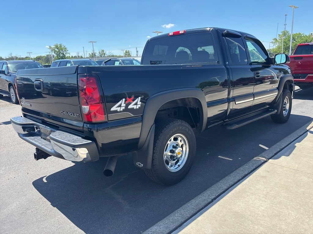 Used 2004 Chevrolet Silverado 2500 LS w/ Heavy-Duty Power Package AWD/4WD image 5