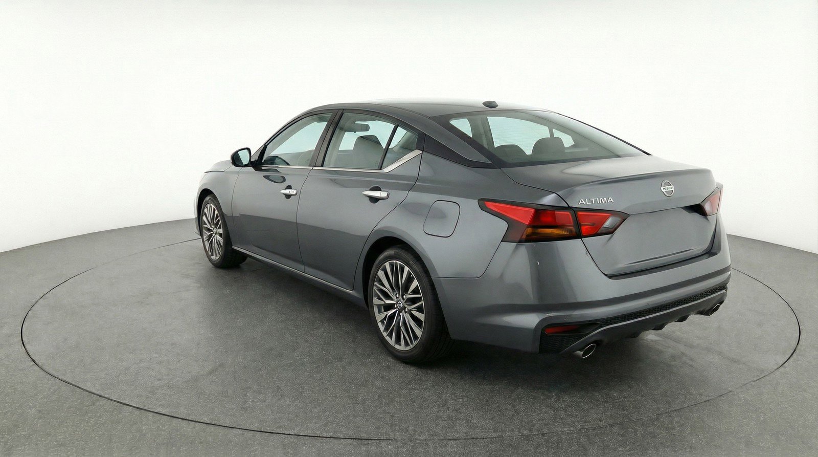 Used 2025 Nissan Altima 2.5 SV FWD image 6