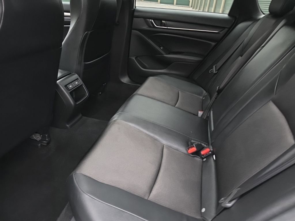 Used 2022 Honda Accord Sport image 12
