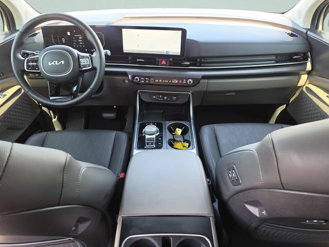 Certified 2025 Kia Carnival SX FWD image 21