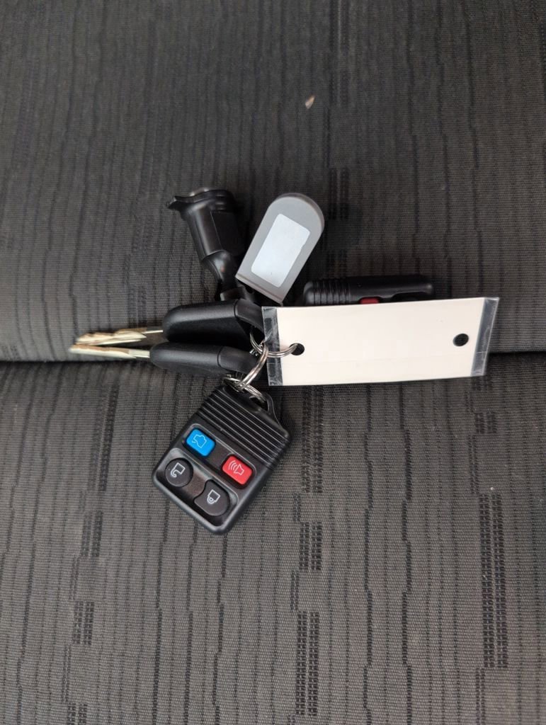 Used 2010 Ford Focus SE image 40