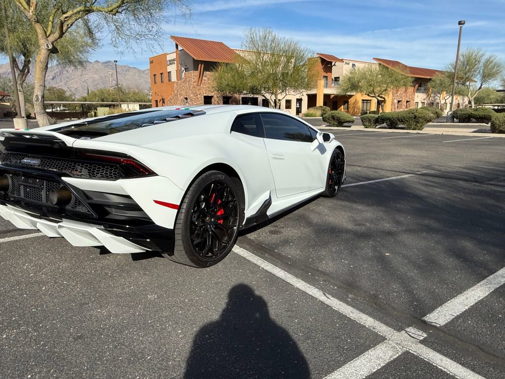 Used 2021 Lamborghini Huracan EVO image 26