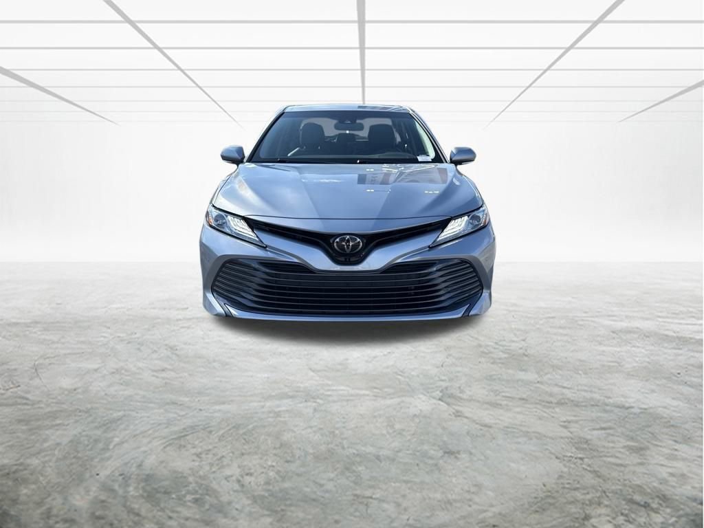 Used 2018 Toyota Camry L image 9