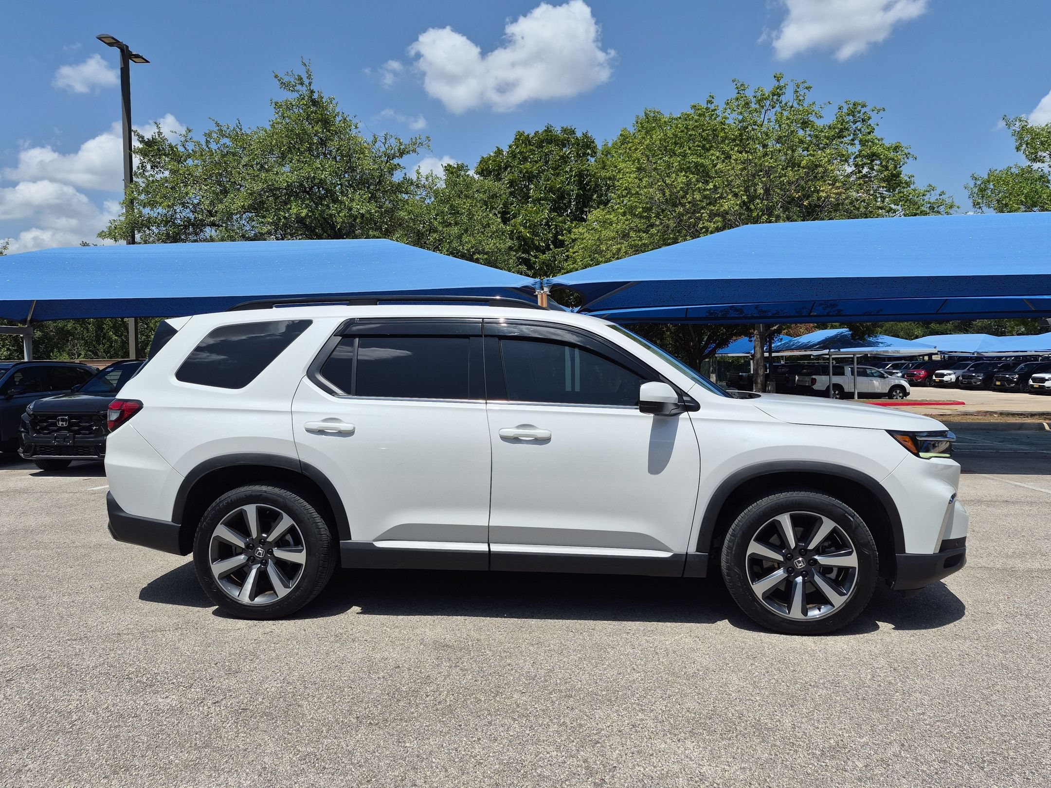 Used 2024 Honda Pilot Elite image 2