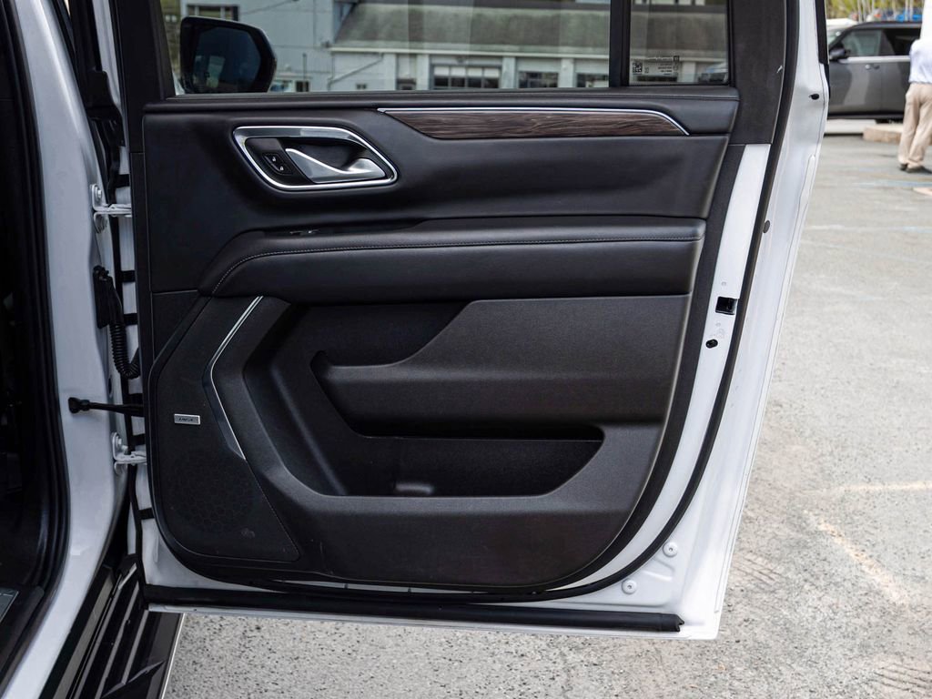 Used 2022 Chevrolet Suburban LT AWD/4WD image 15
