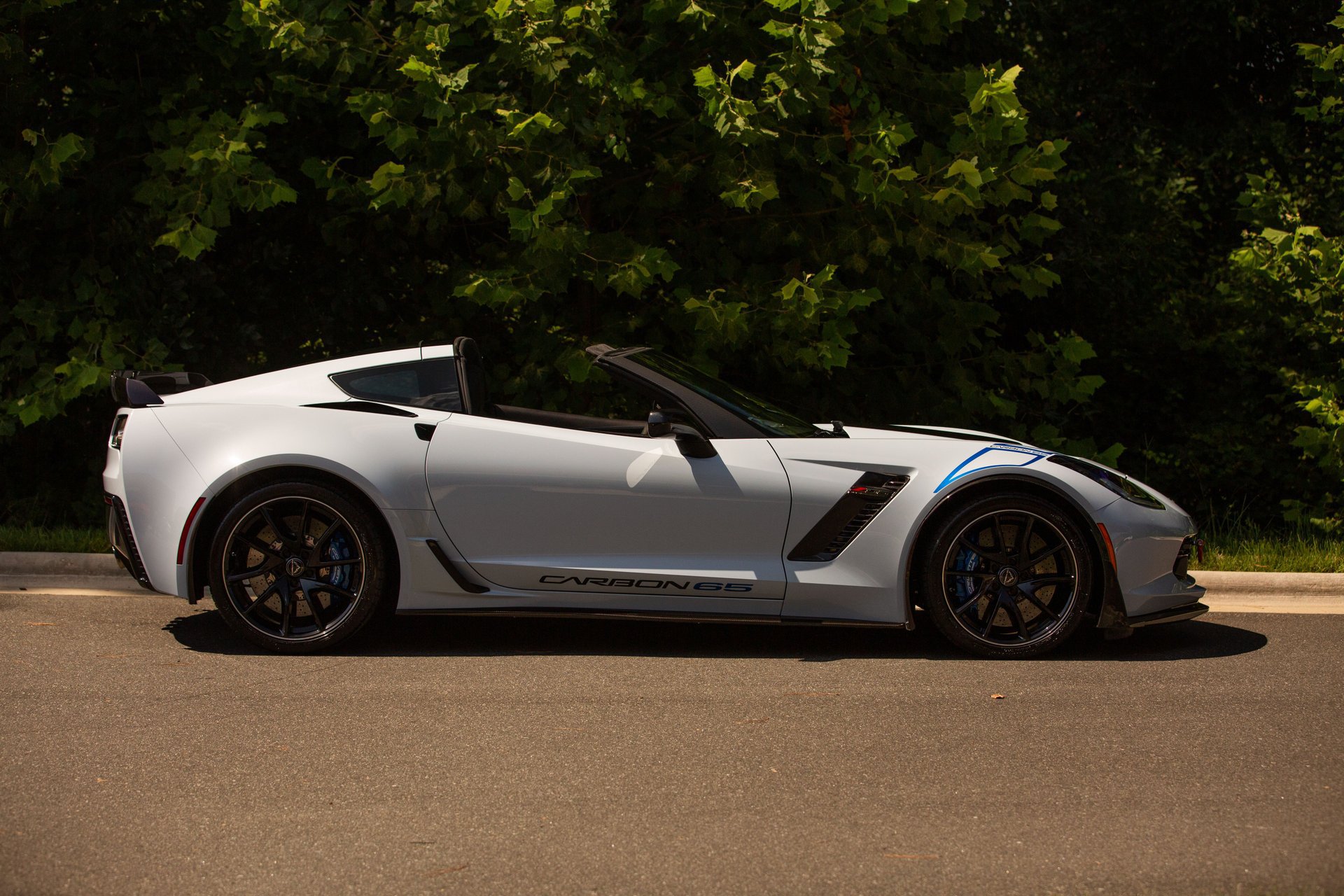 Used 2018 Chevrolet Corvette Z06 w/ Carbon 65 Edition RWD image 7