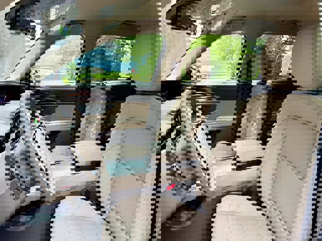 New 2025 Lincoln Nautilus Premier w/ Jet Appearance Package image 10