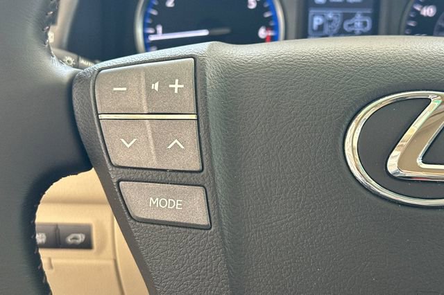 Used 2011 Lexus LX 570 4WD image 30
