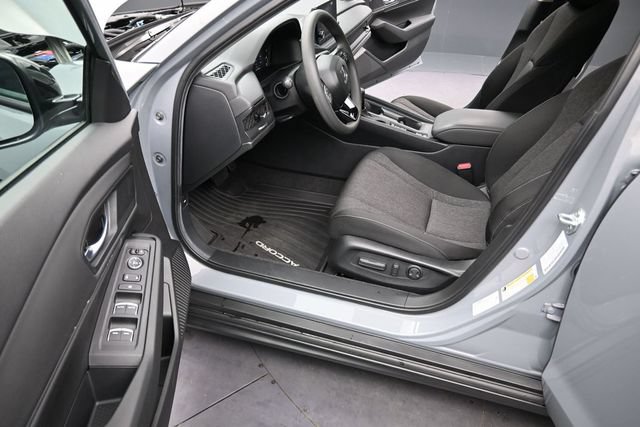 Certified 2025 Honda Accord SE image 16